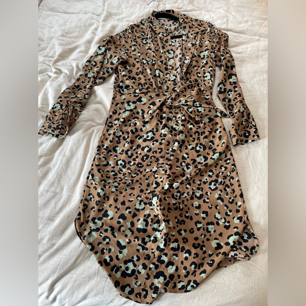 Front tie leopard print dress